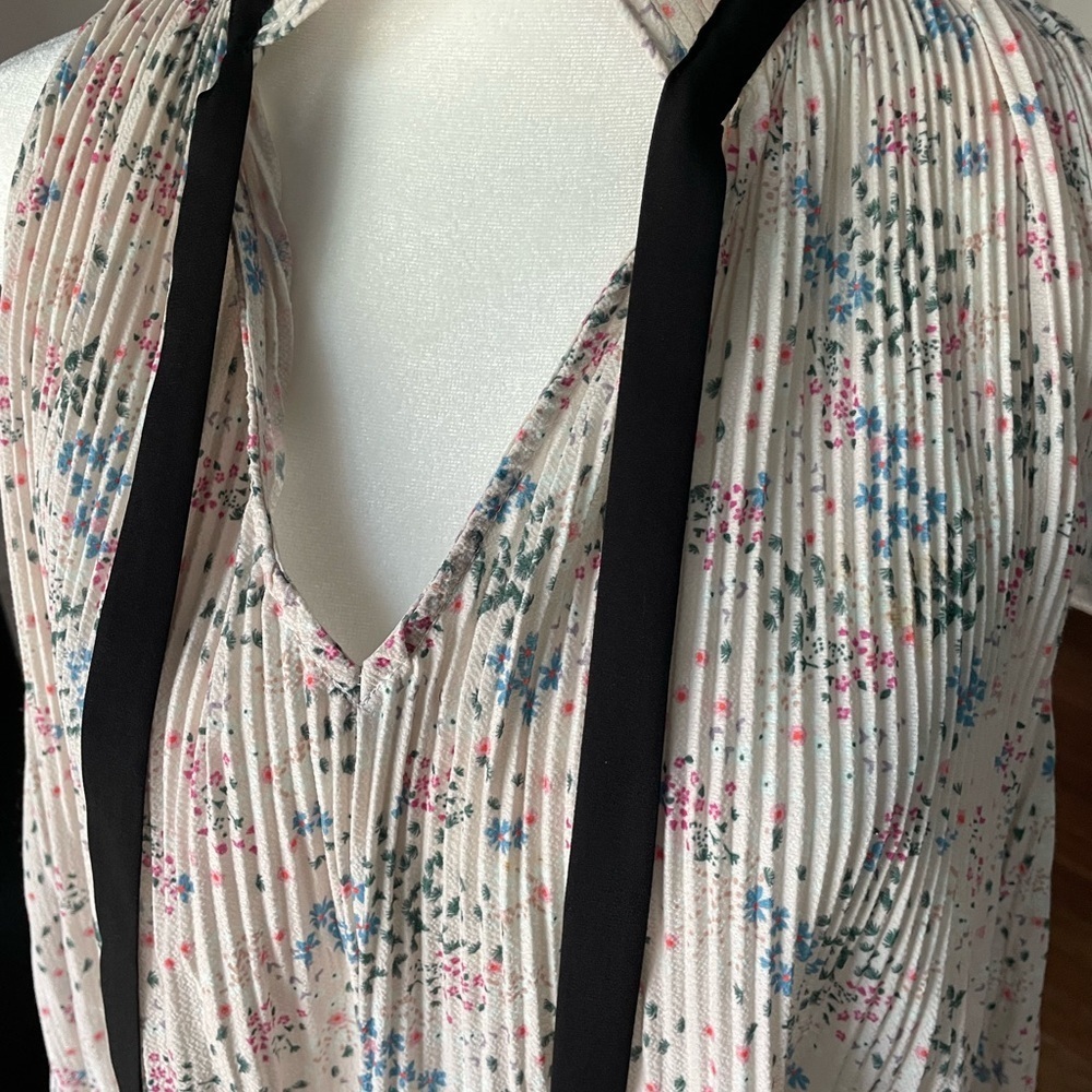 English Factory Sleeveless Pleated Floral Blouse – Size Small - Picture 2 of 5